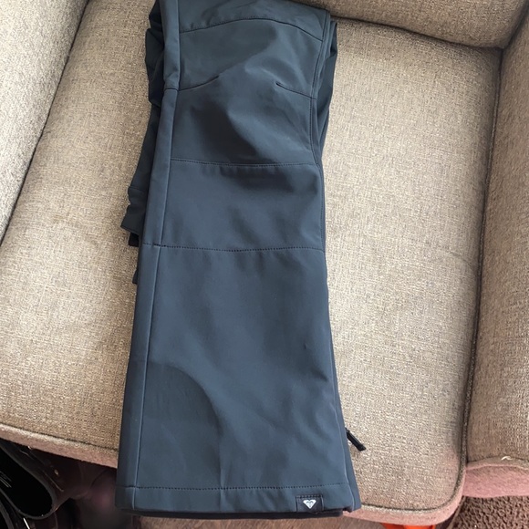 all black slim fitted Roxy snow pants - Picture 2 of 3